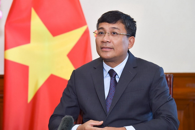 Thứ trưởng Thường trực Bộ Ngoại giao Nguyễn Minh Vũ trả lời phỏng vấn trước chuyến thăm chính thức Hàn Quốc của Thủ tướng Chính phủ Phạm Minh Chính. (Ảnh: TTXVN phát) ttxvn_thu truong nguyen minh vu 1.jpg