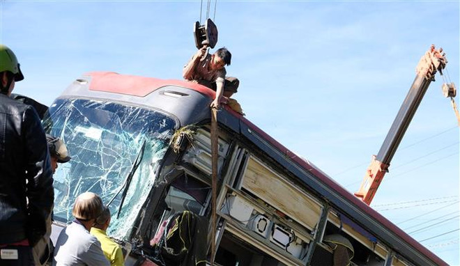 Xe giường nằm lật trên cao tốc đi Đà Lạt, hành khách thoát nạn ảnh 3