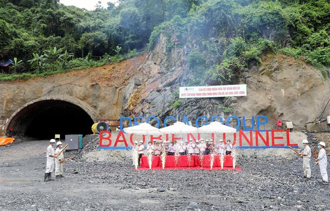 Chính thức thông đường hầm xuyên núi lớn nhất tỉnh Quảng Ninh ảnh 1
