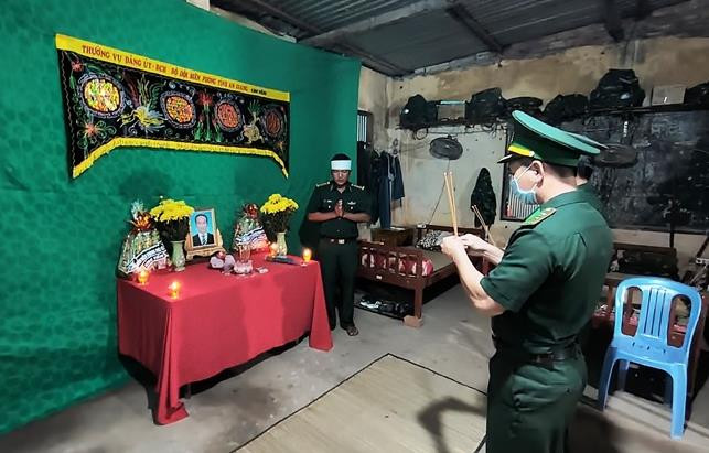 Sự hy sinh thầm lặng của chiến sỹ biên phòng nơi tuyến đầu chống dịch ảnh 2