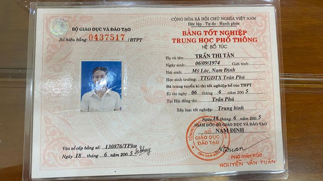 Tấm bằng tốt nghiệp cấp 3 của bà Trần Thị Tân vừa được Sở Giáo dục-Đào tạo Nam Định xác định là không hợp pháp. (Nguồn: Báo Đại đoàn kết) Nam Định: Phó Bí thư Đảng ủy xã không học vẫn có bằng tốt nghiệp ảnh 1