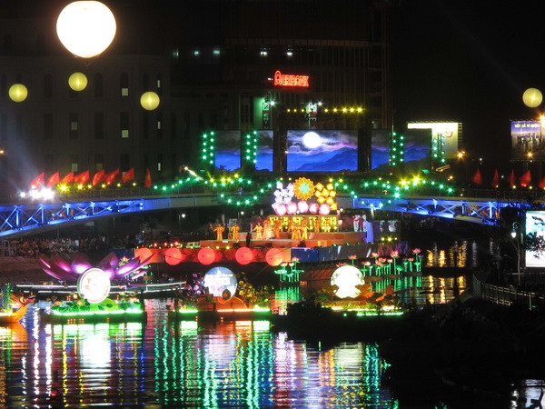 TP.HCM nỗ lực phát triển đồng bộ văn hóa và kinh tế ảnh 1