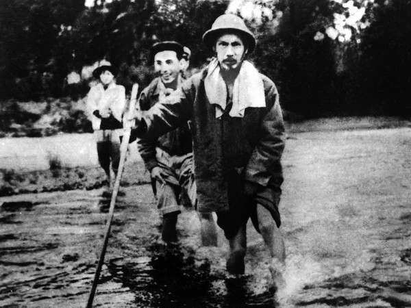 Tiếp tục đẩy mạnh học tập và làm theo gương Hồ Chủ tịch ảnh 1