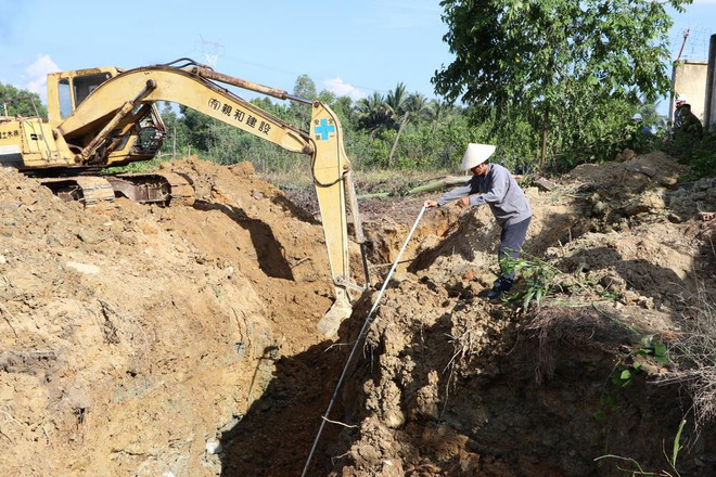 Đào tìm cống xả thải ngầm hướng ra sông La Ngà ở Đồng Nai ảnh 1