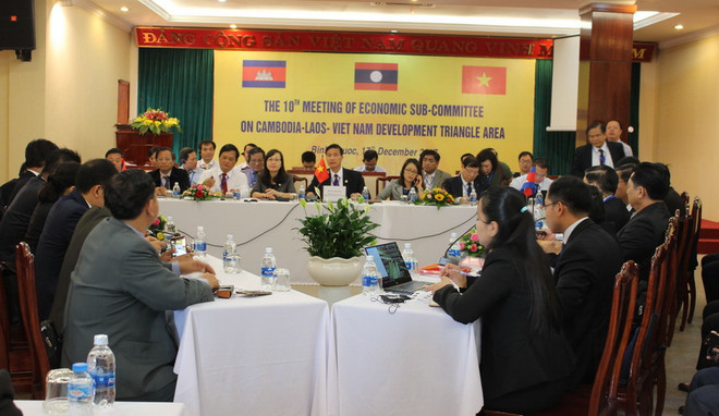 Hội nghị tiểu ban kinh tế lần thứ 10 Khu vực tam giác phát triển Campuchia-Lào-Việt Nam. (Ảnh: Đậu Tất Thành/TTXVN) Thúc đẩy hợp tác thương mại, đầu tư Khu vực tam giác phát triển CLV ảnh 1