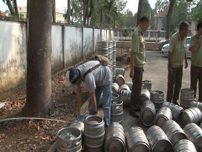 Thu giữ, tiêu hủy hơn 1.480 lít bia hơi không rõ nguồn gốc ảnh 1