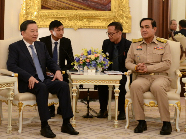 Bộ trưởng Tô Lâm chào xã giao Thủ tướng Thái Lan Prayut Chan-ocha. (Ảnh: Sơn Nam/Vietnam+) Bộ trưởng Bộ Công an Tô Lâm thăm và làm việc tại Thái Lan ảnh 1