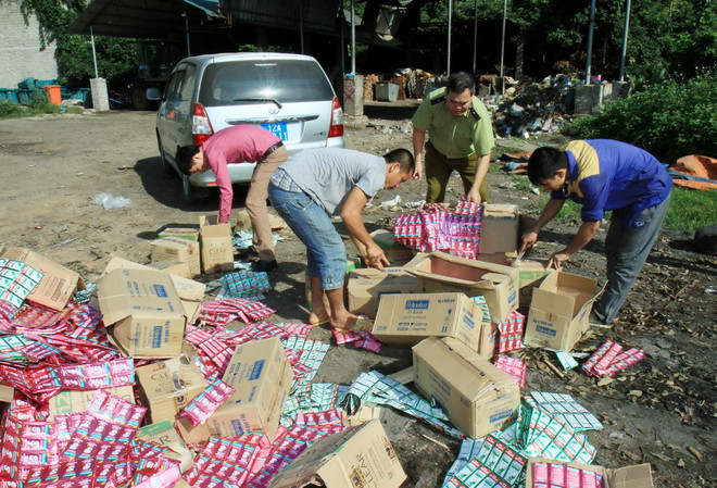 Phát hiện 27 kiện hàng giả nhãn mác của các thương hiệu nổi tiếng ảnh 1