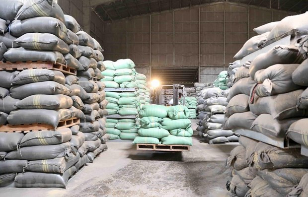 Tổng cục Dự trữ Nhà nước (Bộ Tài chính) ký hợp đồng mua hơn 75.400 tấn gạo để hỗ trợ người dân 9 tỉnh, thành phố phía Nam. (Ảnh minh họa: Vũ Sinh/TTXVN) Những chính sách hỗ trợ doanh nghiệp, người lao động nổi bật tuần qua ảnh 2