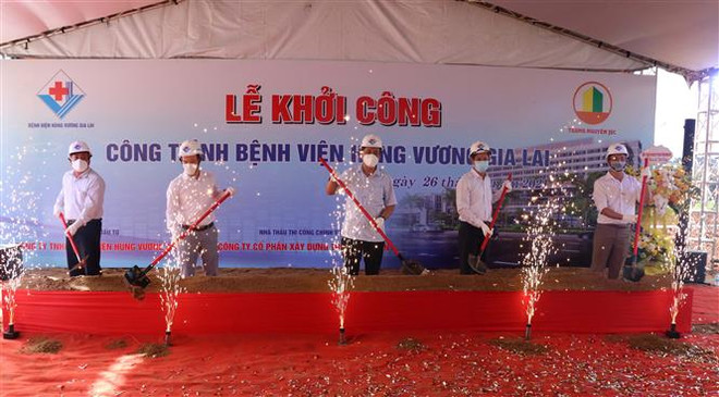 Nghi thức khởi công Bệnh viện Hùng Vương Gia Lai. (Ảnh: Hồng Điệp/TTXVN) Khởi công bệnh viện đa khoa tư nhân quy mô 300 giường ở Gia Lai ảnh 1