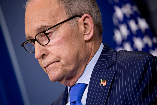 Cố vấn kinh tế của Nhà Trắng Larry Kudlow lên cơn đau tim ảnh 1