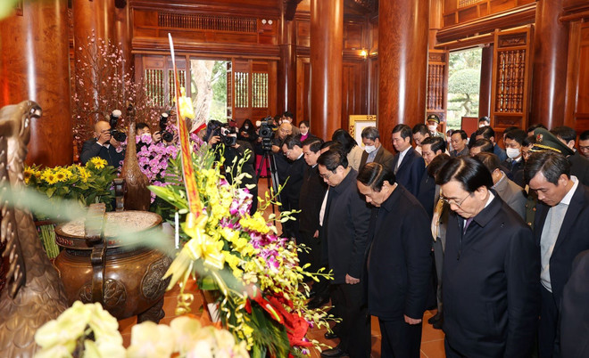 Thủ tướng Phạm Minh Chính dâng hương tưởng niệm Chủ tịch Hồ Chí Minh ảnh 1