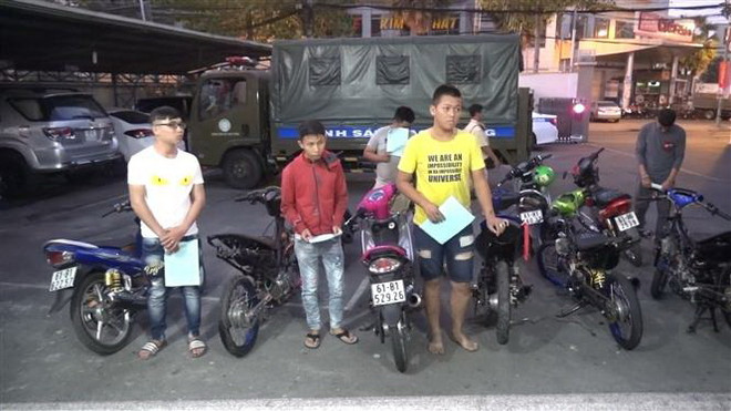 Bình Dương: Triệt xóa tụ điểm đua xe trái phép, tạm giữ 6 đối tượng ảnh 1