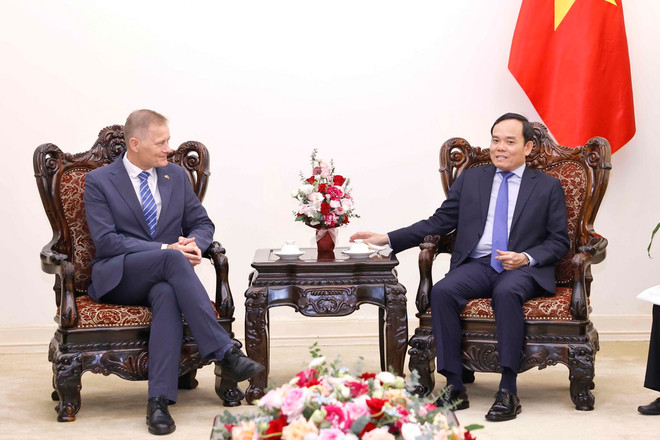 Phó Thủ tướng Trần Lưu Quang tiếp Giám đốc vận hành Tập đoàn LEGO Carsten Rasmussen. (Ảnh: Doãn Tấn/TTXVN) ttxvn_tap doan LEGO.jpg
