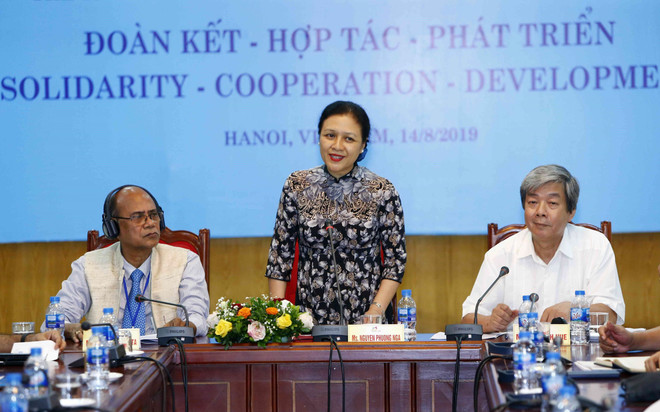 Đại sứ Nguyễn Phương Nga, Chủ tịch Liên hiệp các tổ chức hữu nghị Việt Nam phát biểu tại buổi tọa đàm. (Ảnh: Văn Điệp/TTXVN) Tăng cường hiểu biết, tình đoàn kết giữa nhân dân Việt Nam-Ấn Độ ảnh 1
