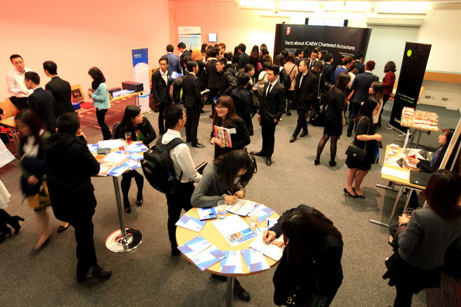 Sôi động "Tour de Job" dành cho du học sinh Việt Nam tại Anh ảnh 2