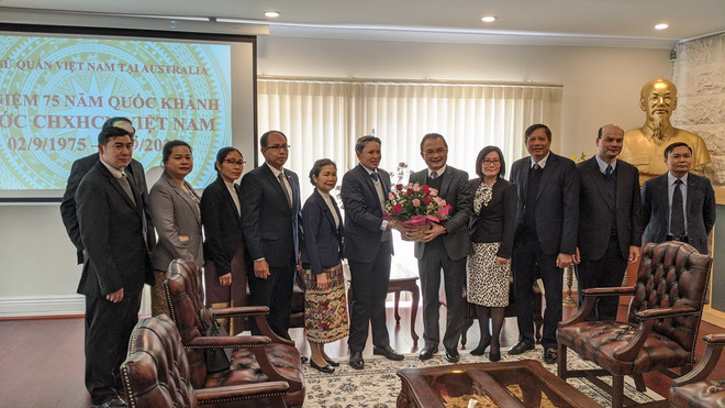Đoàn sứ quán Lào tại Australia chúc mừng 75 năm Quốc khánh Việt Nam ảnh 1