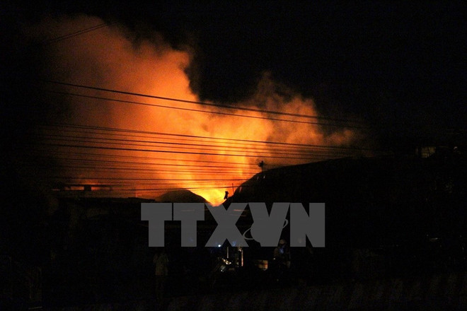 Cháy lớn thiêu rụi hoàn toàn một căn hộ trong khi gia chủ đi vắng ảnh 1