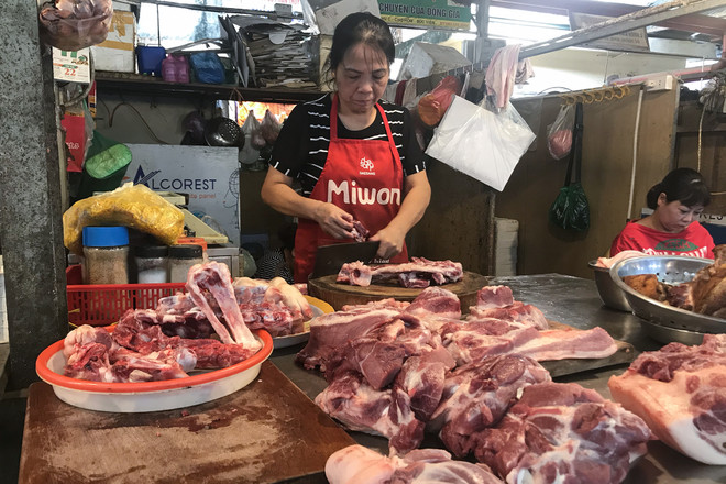 Hà Nội: Nghịch lý giá thịt lợn tại các chợ dân sinh truyền thống ảnh 1