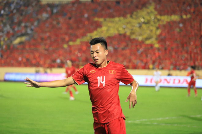 Tiền vệ Nguyễn Thái Sơn nhiều khả năng sẽ sắm vai 'nhạc trưởng' của U23 Việt Nam tại Vòng Chung kết U23 châu Á 2024. (Ảnh: Việt Anh/Vietnam+) vnp_thaison.png