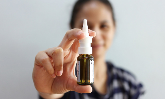Thay vì tiêm bắp tay, vaccine dạng xịt có thể kích hoạt các phản ứng miễn dịch trong cơ thể qua đường mũi. (Nguồn: European Pharmaceutical Review) Công ty Trung Quốc thử nghiệm lâm sàng giai đoạn 3 vaccine dạng xịt ảnh 1