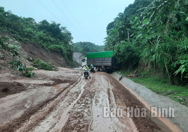 Mưa lớn tại Hòa Bình làm 2 người tử vong và 1 người mất tích ảnh 1