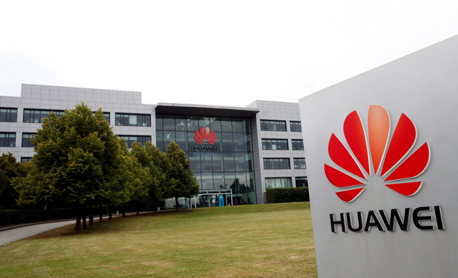 Ảnh minh họa. (Nguồn: Reuters) Đằng sau sự lạnh lùng của London trong quyết định 'cấm cửa' Huawei ảnh 1