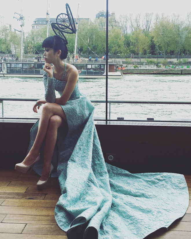 Hậu trường nóng bỏng của siêu mẫu Jessica Minh Anh tại Paris ảnh 6