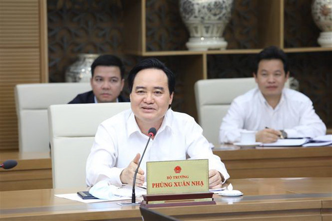 Bộ trưởng Bộ Giáo dục và Đào tạo Phùng Xuân Nhạ phát biểu tại buổi làm việc. (Ảnh: Văn Điệp/TTXVN) Kỳ thi tốt nghiệp THPT: Giữ nguyên 3 đầu điểm đối với bài thi tổ hợp ảnh 1