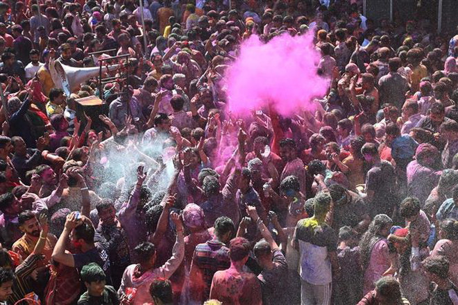 Ấn Độ: Các tín đồ đạo Hindu từng bừng chào đón Lễ hội sắc màu Holi ảnh 2