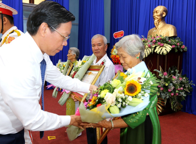 TP.HCM: Truy tặng danh hiệu Bà mẹ Việt Nam Anh hùng cho 8 mẹ ảnh 2