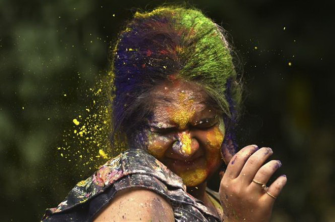 Ấn Độ: Các tín đồ đạo Hindu từng bừng chào đón Lễ hội sắc màu Holi ảnh 1