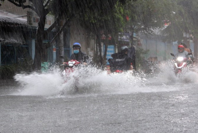 Khả năng mưa rất to ở khu vực Bắc Bộ, nguy cơ xảy ra tố lốc ảnh 1