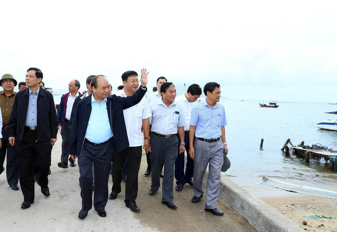 Thủ tướng yêu cầu không được để người dân thiếu đói sau bão số 12 ảnh 2