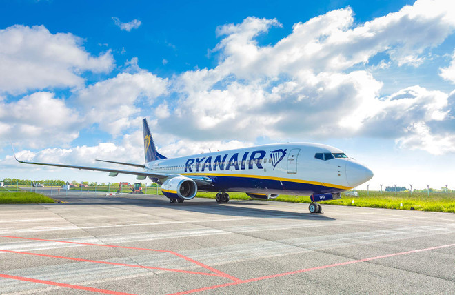 Một máy bay của hãng hàng không Ryanair. (Nguồn: Liveandletsfly) Máy bay của Ryanair hạ cánh khẩn cấp xuống Berlin do đe dọa có bom ảnh 1