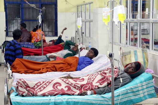 Ấn Độ: Ít nhất 25 người tử vong do ngộ độc rượu tại Uttar Pradesh ảnh 1