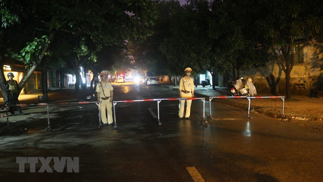 Vụ vây bắt tại Nghệ An: Có hai đối tượng cùng cố thủ trong nhà ảnh 1