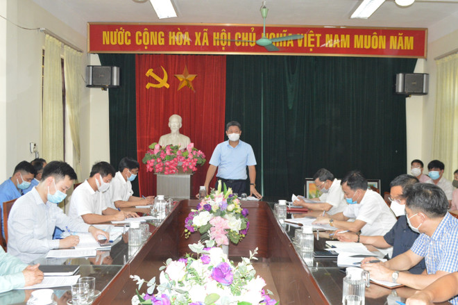 Đồng chí Nguyễn Mạnh Quyền, Phó Chủ tịch UBND thành phố Hà Nội phát biểu tại buổi kiểm tra. (Ảnh: Phương Anh-TTXVN) Hà Nội: Khẩn cấp kiểm tra và khắc phục sự cố nứt đê hữu Hồng ảnh 1
