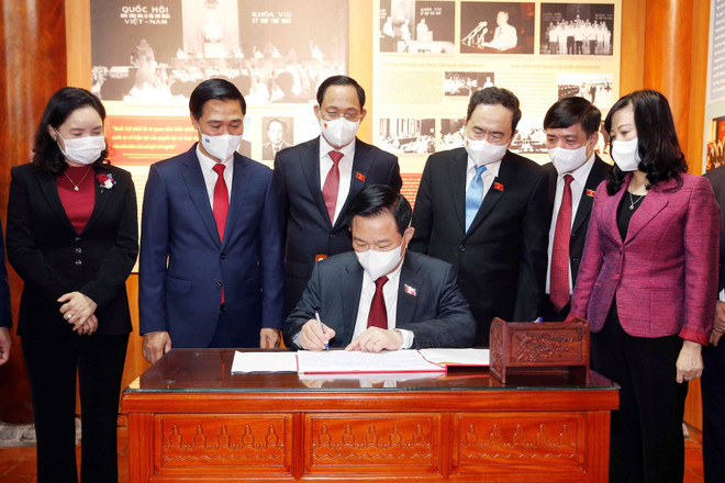 Chủ tịch Quốc hội dâng hương tưởng niệm đồng chí Lê Quang Đạo ảnh 2