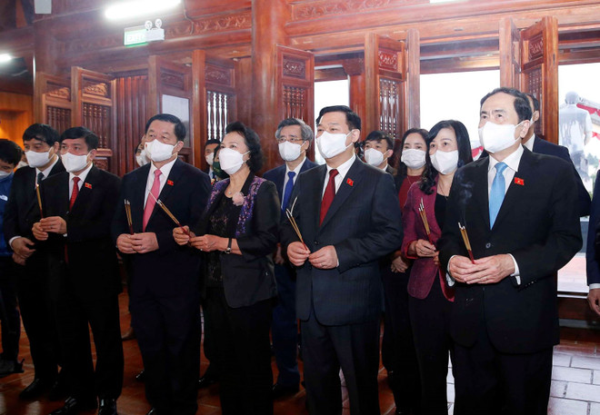 Chủ tịch Quốc hội dâng hương tưởng niệm đồng chí Lê Quang Đạo ảnh 1