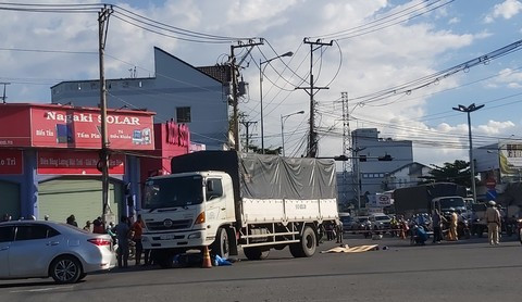 Hiện trường vụ tai nạn. (Nguồn: Congan.com.vn) Tiền Giang: Bắt tạm giam tài xế gây tai nạn làm 3 người chết ảnh 1