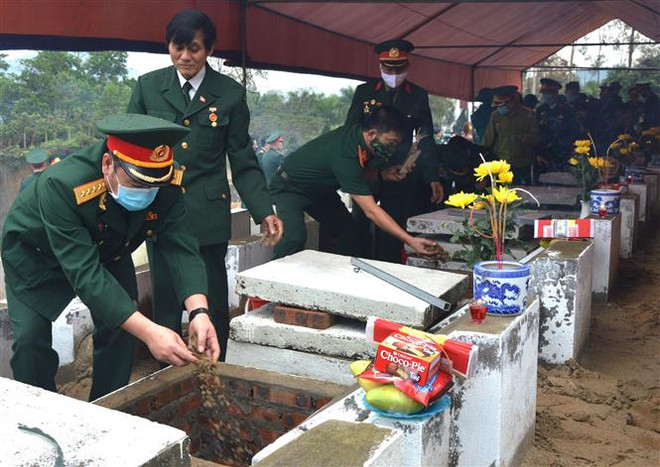 ​Truy điệu, an táng 10 hài cốt liệt sỹ hy sinh tại biên giới phía Bắc ảnh 1