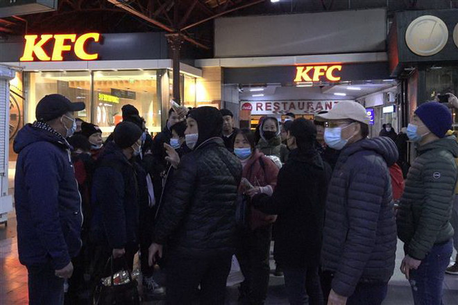 Hơn 800 kiều bào Việt Nam đã di tản từ Ukraine sang Romania ảnh 1