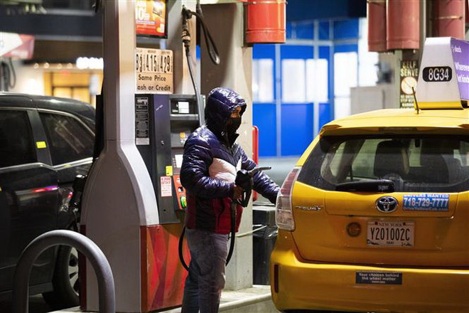 Giá dầu tăng mạnh, chạm mức 139 USD mỗi thùng trong phiên đầu tuần ảnh 1