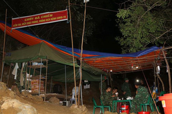 Chốt chặn đường mòn, lối mở tuyến biên giới để phòng dịch COVID-19 ảnh 2