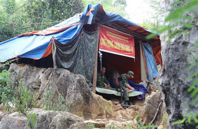 Chốt chặn đường mòn, lối mở tuyến biên giới để phòng dịch COVID-19 ảnh 1