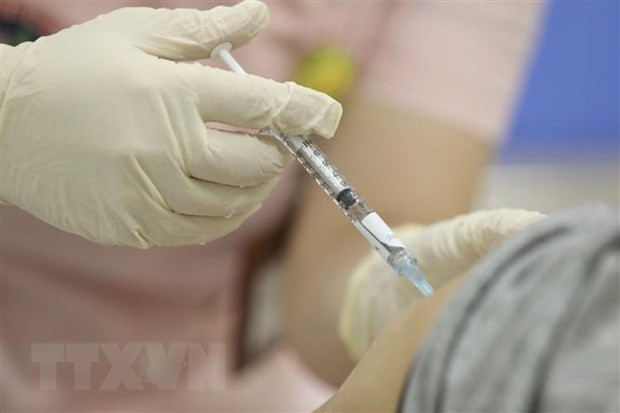 Tiêm vaccine Covivac cho tình nguyện viên. (Ảnh: Minh Quyết/TTXVN) Bắt đầu tiêm mũi 2 vaccine COVID-19 Covivac cho tình nguyện viên ảnh 1
