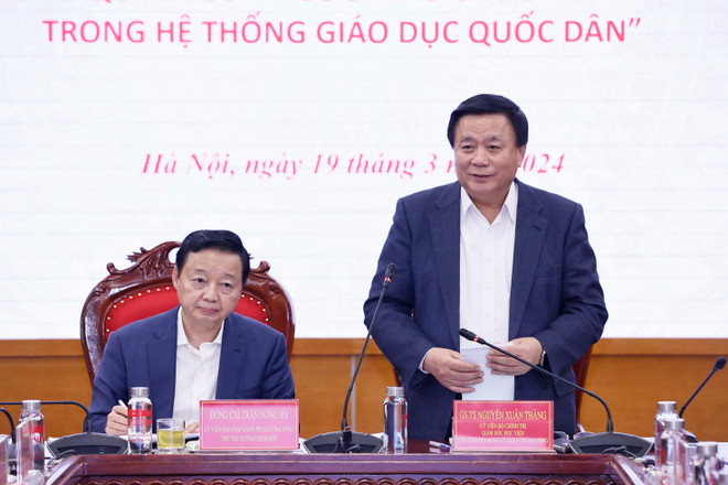 Giáo sư-tiến sỹ Nguyễn Xuân Thắng, Ủy viên Bộ Chính trị, Giám đốc Học viện Chính trị Quốc gia Hồ Chí Minh, Chủ tịch Hội đồng Lý luận Trung ương phát biểu. (Ảnh: Văn Điệp/TTXVN) ttxvn_de an quyen con nguoi 2.jpg