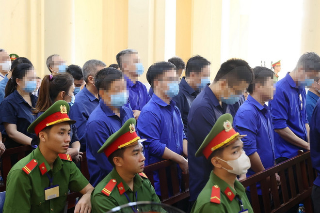 Các bị cáo tại phiên tòa ngày 19/3. (Ảnh: Thanh Vũ/TTXVN) ttxvn_vu an van thinh phat 2.jpg