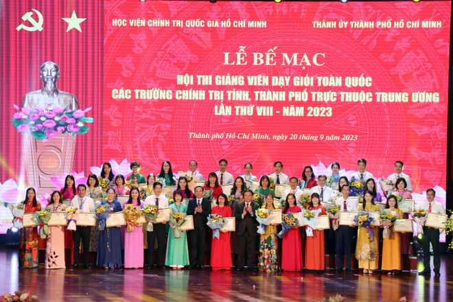 Công nhận 39 giảng viên của trường chính trị là giảng viên xuất sắc ảnh 1